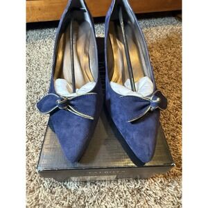 Talbots Dark Blue Suede "Della" Kitten Heels with Gold Bow Size 8.5 New In Box